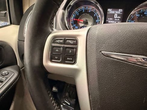 Used 2015 Chrysler Town & Country Touring-L w/ Driver Convenience Group FWD image 29