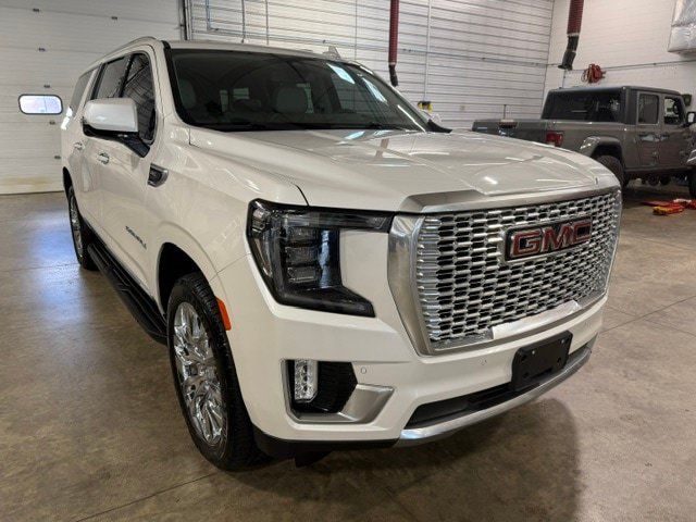 Used 2021 GMC Yukon XL Denali AWD/4WD image 1