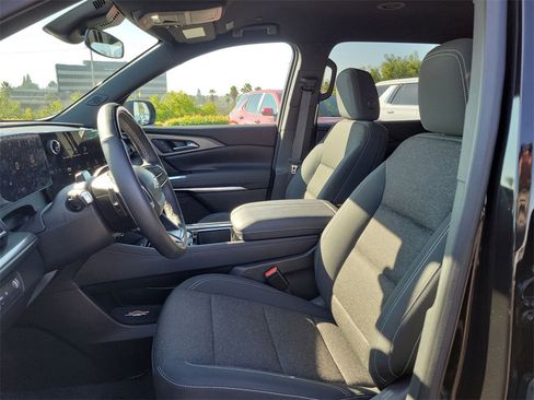 Used 2025 Chevrolet Traverse LT w/ Enhanced Driving Package image 18