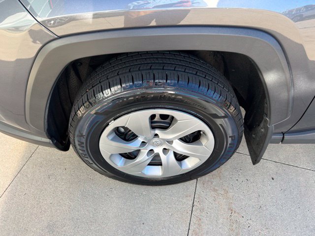 Used 2022 Toyota RAV4 LE AWD/4WD image 12