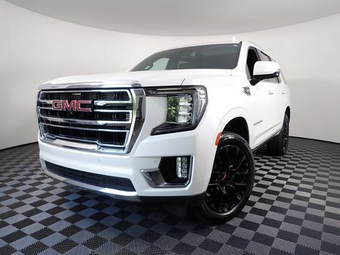 Used 2022 GMC Yukon SLT w/ SLT Premium Package AWD/4WD image 2