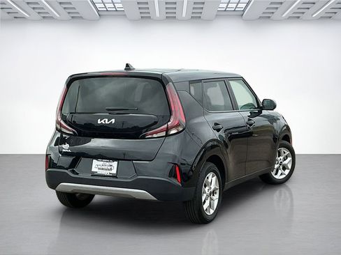 Used 2024 Kia Soul LX w/ Option Group 015 FWD image 5