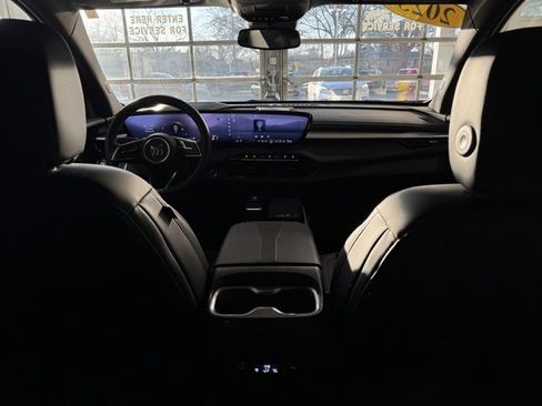 Used 2025 Buick Enclave Preferred image 18