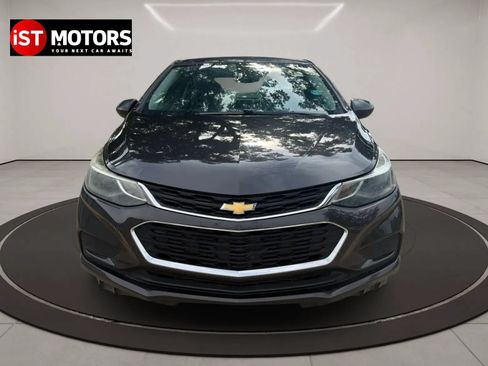 Used 2017 Chevrolet Cruze LT FWD image 3