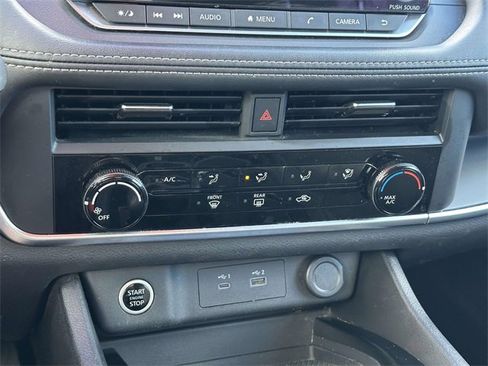 Used 2023 Nissan Rogue S image 21