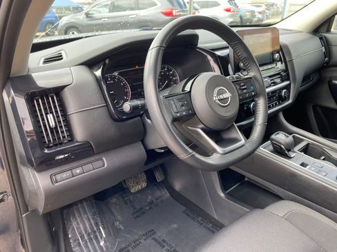 Used 2022 Nissan Pathfinder SV image 12