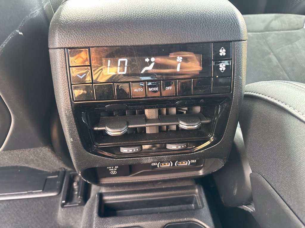 Used 2024 Jeep Grand Cherokee L Altitude AWD/4WD image 30