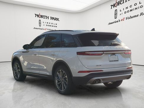 New 2026 Lincoln Corsair Premiere FWD image 5