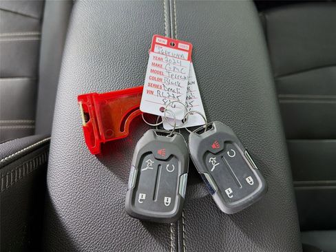 Used 2024 GMC Terrain Denali w/ Black Diamond Edition AWD/4WD image 34