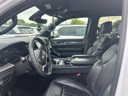 Used 2022 Jeep Wagoneer Series III w/ Premium Group I AWD/4WD image 12