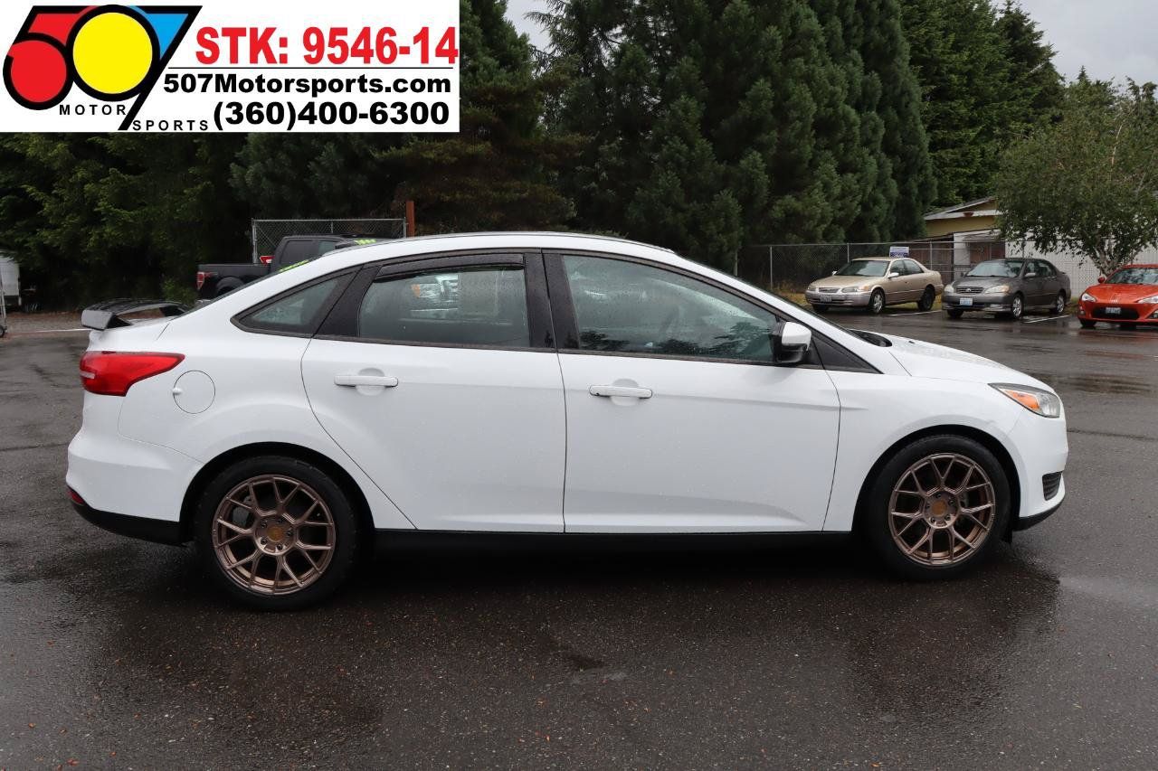 Used 2017 Ford Focus SE FWD image 3