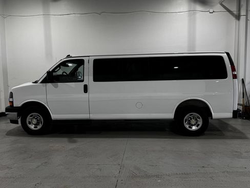 Used 2025 Chevrolet Express 3500 LT w/ LT Preferred Equipment Group RWD image 9