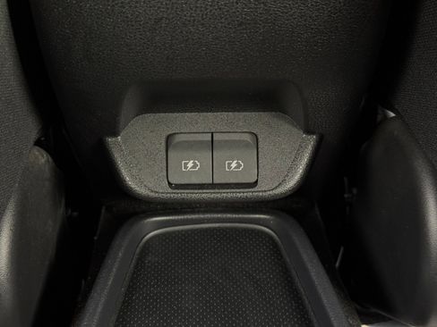 Used 2025 Nissan Leaf S image 27