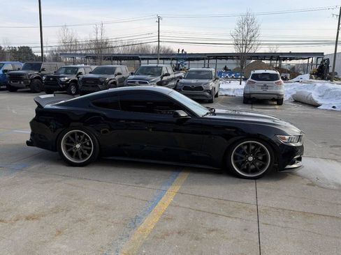 Used 2017 Ford Mustang GT w/ GT Performance Package image 5