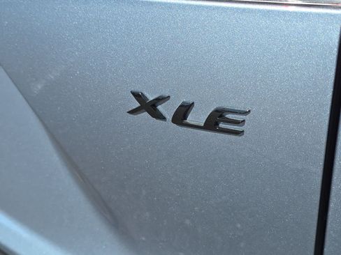 Used 2024 Toyota Corolla Cross XLE w/ Convenience Package FWD image 33