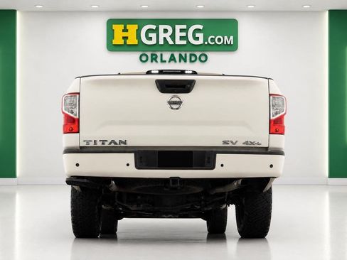 Used 2021 Nissan Titan SV w/ SV Convenience Package AWD/4WD image 10