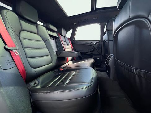 Used 2017 Porsche Macan Turbo image 28