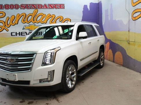 Used 2016 Cadillac Escalade Platinum image 2