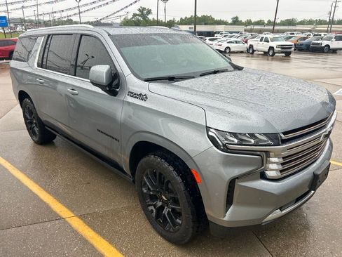 Used 2023 Chevrolet Suburban High Country AWD/4WD image 2