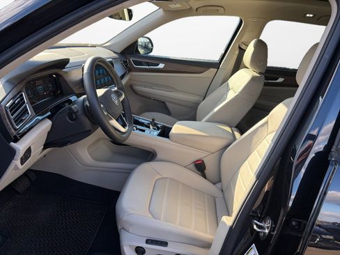 Used 2025 Volkswagen Atlas SEL image 9