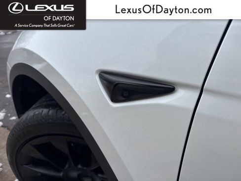 Used 2022 Tesla Model Y Long Range image 11