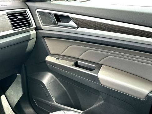 Used 2023 Volkswagen Atlas SE image 28