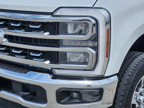 Used 2024 Ford F250 Lariat w/ FX4 Off-Road Package AWD/4WD image 8