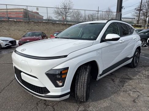 Used 2025 Hyundai Kona SEL image 3