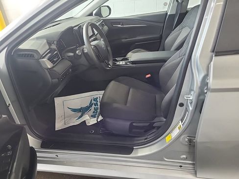 Used 2025 Toyota Camry LE FWD image 5