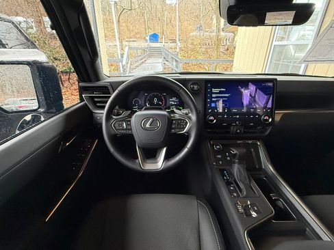 Used 2025 Lexus GX 550 w/ Accessory Package (2T) AWD/4WD image 31