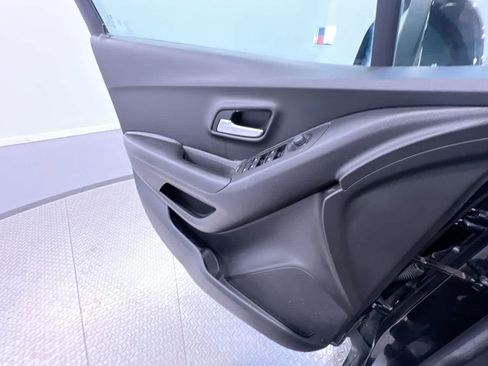 Used 2021 Chevrolet Trax LT FWD image 30