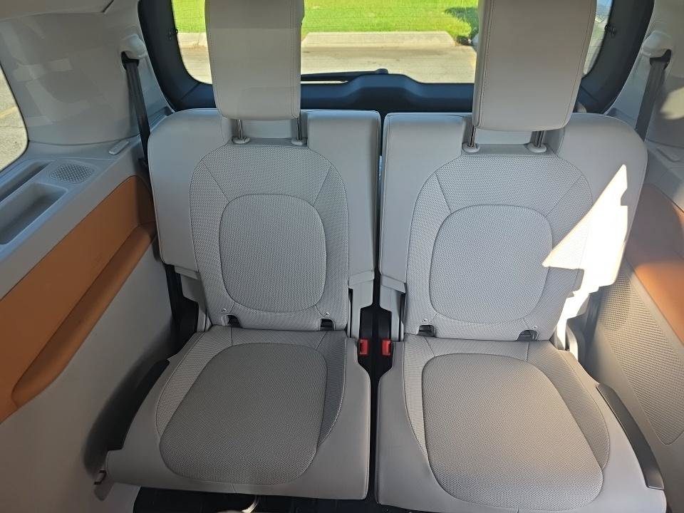 Used 2025 Volkswagen ID. Buzz Pro S Plus RWD image 4