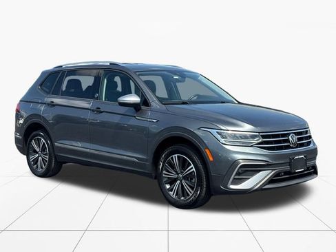 Used 2024 Volkswagen Tiguan SE AWD/4WD image 8