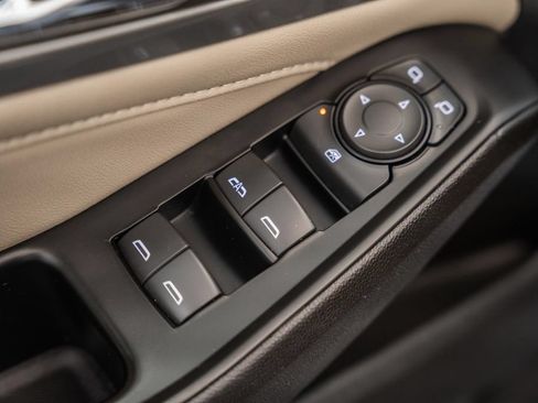 Used 2023 Chevrolet Traverse LT AWD/4WD image 38
