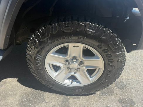 Used 2020 Jeep Gladiator Sport w/ Quick Order Package 24S AWD/4WD image 10