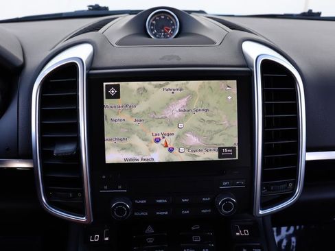 Used 2018 Porsche Cayenne Platinum Edition w/ Premium Package image 48