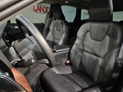 Used 2024 Volvo XC60 B5 Plus image 23
