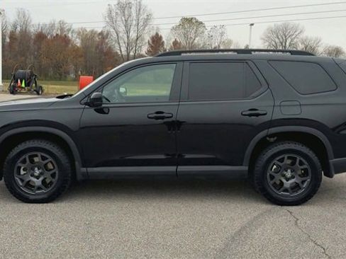 Used 2025 Honda Pilot TrailSport image 5