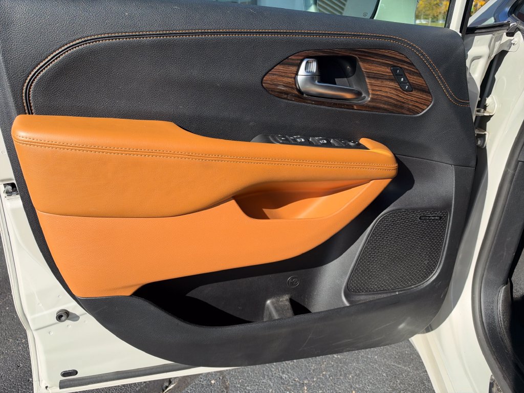 Used 2021 Chrysler Pacifica Pinnacle AWD/4WD image 12
