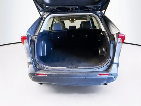 Used 2021 Toyota RAV4 XLE AWD/4WD image 20