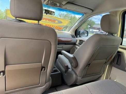 Used 2008 Chrysler Town & Country LX FWD image 14