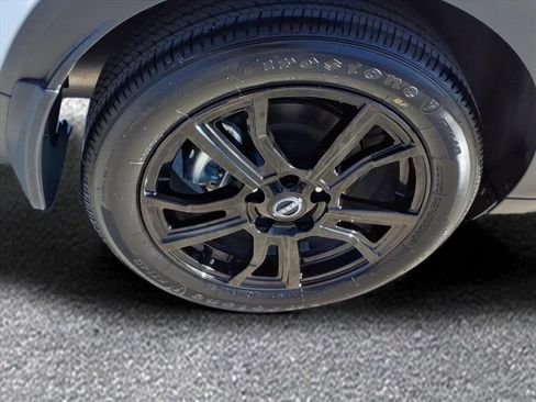 Used 2024 Nissan Kicks SR w/ SR Premium Package image 9