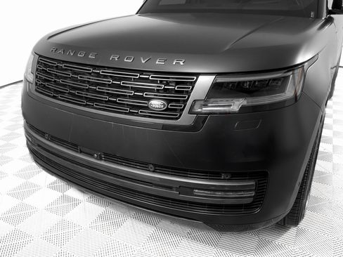 Used 2025 Land Rover Range Rover SE image 31