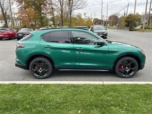 New 2025 Alfa Romeo Stelvio Sprint image 9