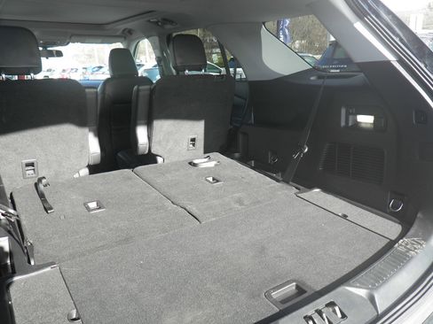 Certified 2022 Ford Explorer XLT w/ Equipment Group 202A image 21