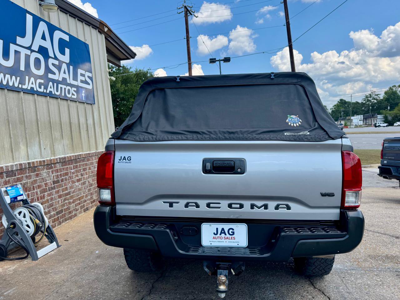 Used 2016 Toyota Tacoma TRD Off-Road w/ Towing Package AWD/4WD image 10