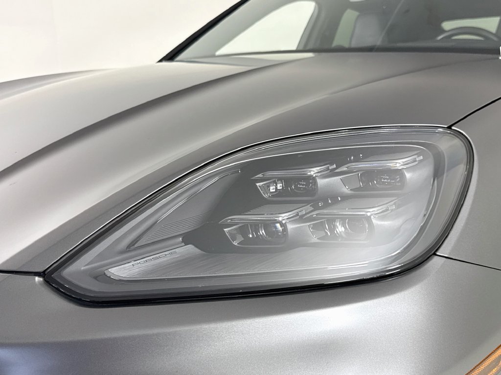 Used 2025 Porsche Cayenne Turbo AWD/4WD image 28