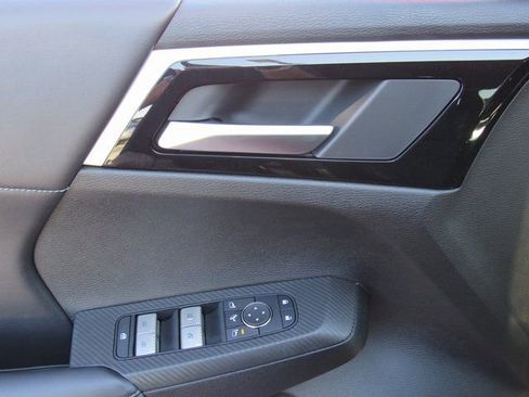 New 2025 Mitsubishi Outlander SE image 11