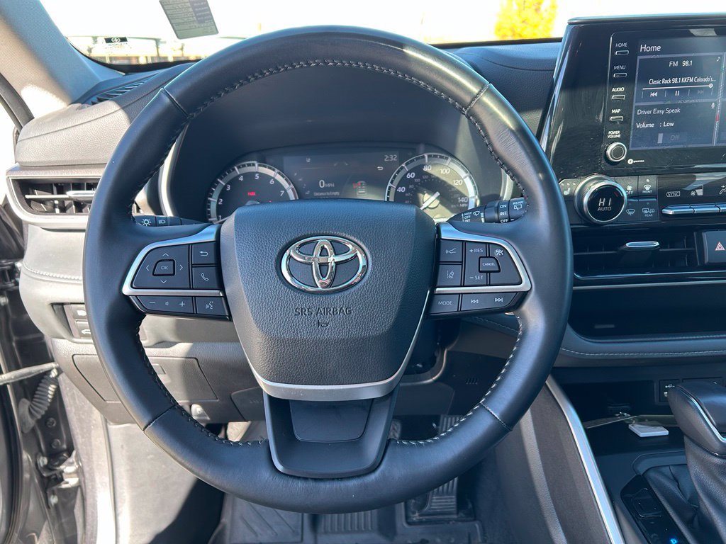 Used 2022 Toyota Highlander XLE FWD image 14