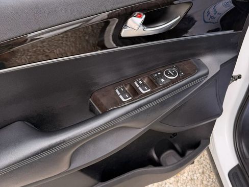 Used 2017 Kia Sorento LX w/ LX Convenience Package image 9